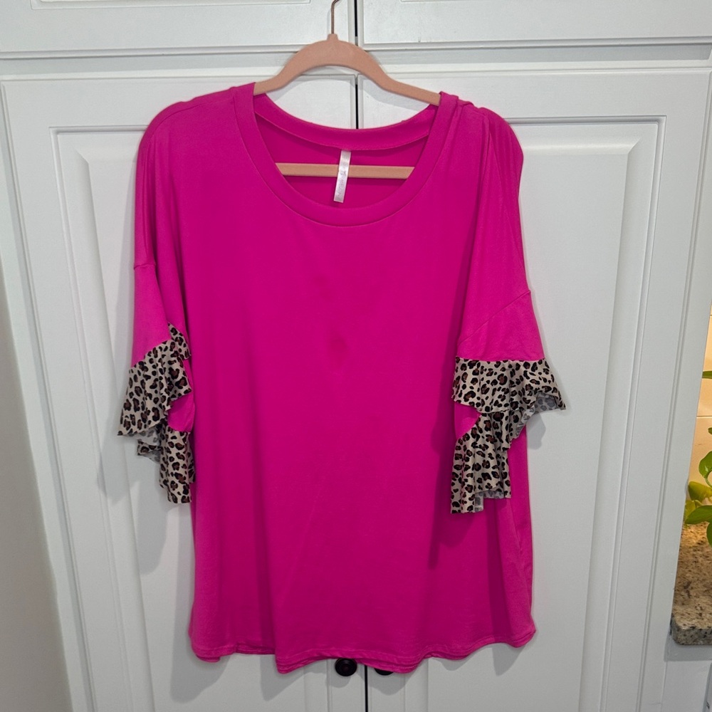 Fuchsia Leopard Ruffle Sleeve Tee